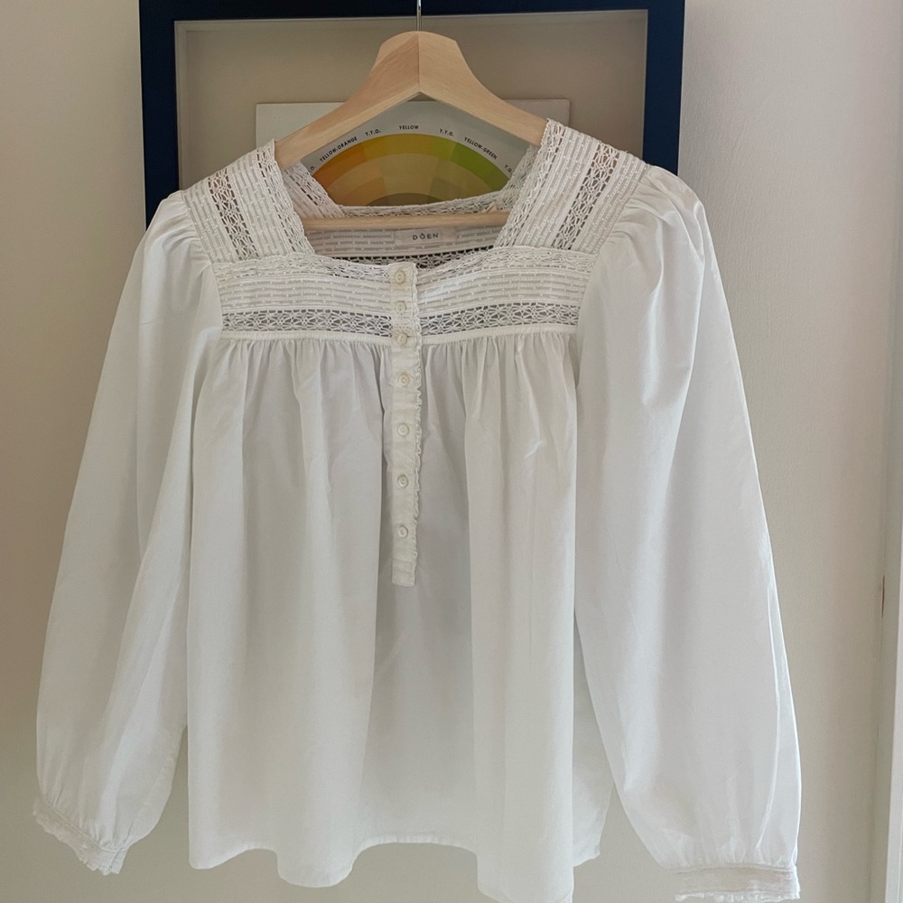 Beautiful Doen peasant blouse. White cotton with lace details. Very EUC.